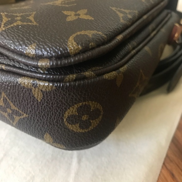 SOLD !!!! Authentic LV Pochete Metis - Picture 6 of 8